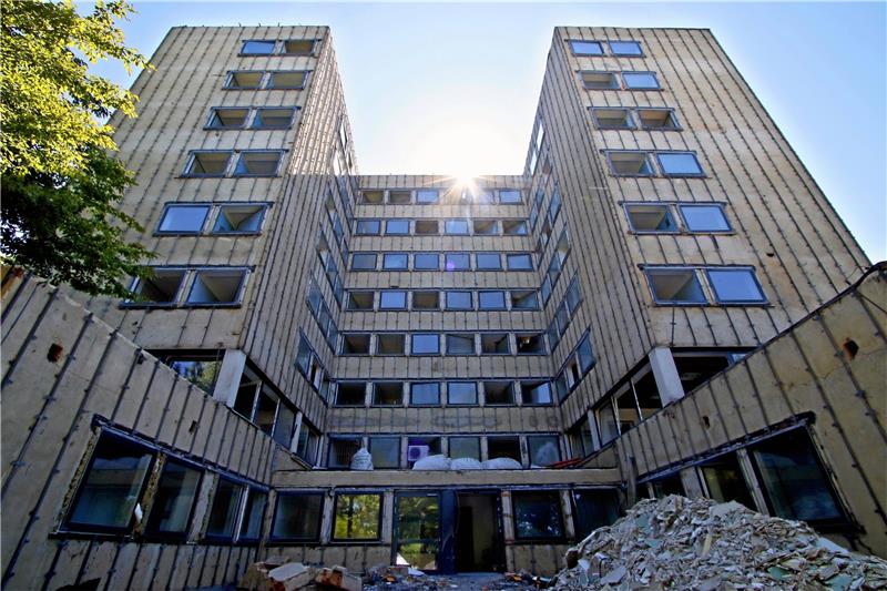 Asklepios investiert drei Millionen in den Abriss des ehemaligen Schwesternwohnheims am Goslarer Krankenhaus und den anschließenden Neubau eines Medikamenten-Lagers.  Foto: Epping