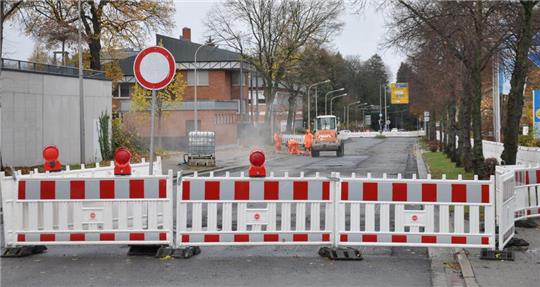 Asphaltieren ist auf der Baustelle aktuell nicht möglich. Die Hildesheimer Straße bleibt deshalb länger gesperrt.