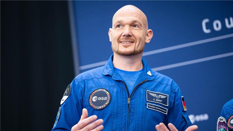 Astronaut Gerst hat Interesse, ins All zu fliegen. 