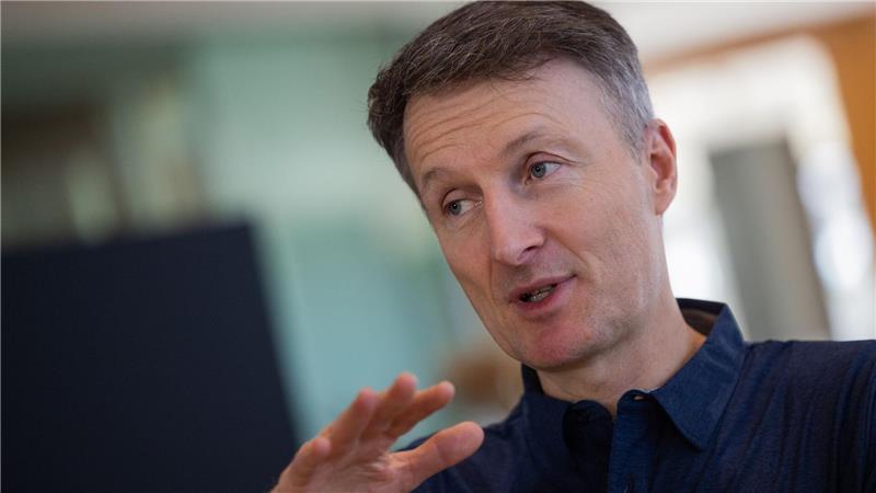 Astronaut Matthias Maurer berichtet in Bonn über eine gefährliche Begegnung der Internationalen Raumstation ISS mit Weltraumschrott.