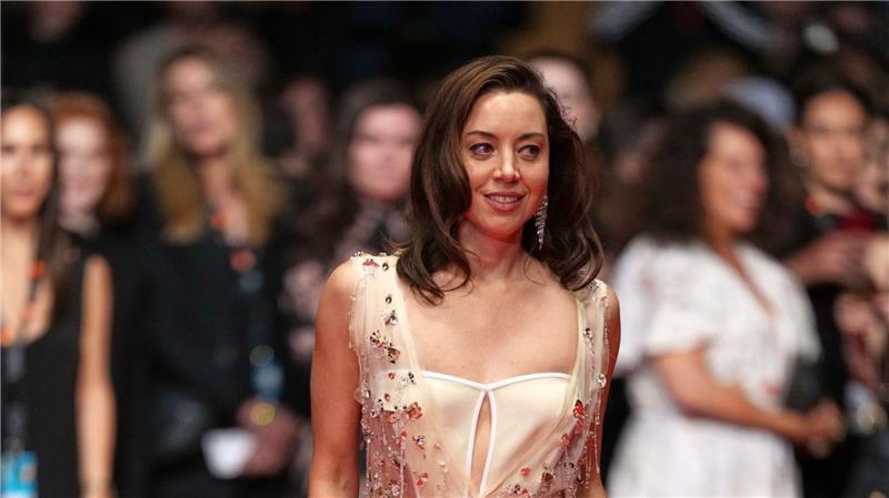Aubrey Plaza erstmals auf rotem Teppich nach Tod von Ehemann Aubrey Plaza vor der Premiere auf dem roten Teppich.