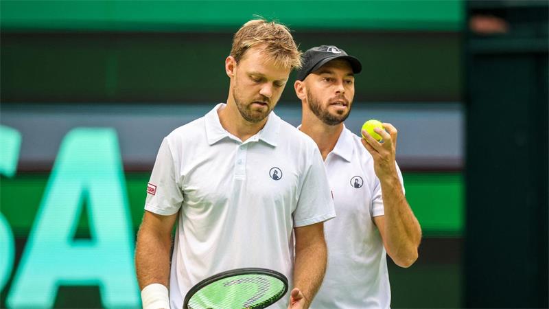 Dank Zverev: Davis-Cup-Team bei Endrunde dabei Auc dank des deutschen Doppels steht das deutsche Team in die Finalrunde.