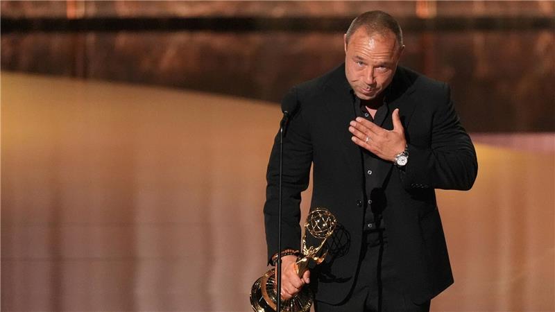 Hollywood feiert sich selbst: Emmy-Abräumer „The Studio“ Auch „Adolescence“-Serienvater Stephen Graham gewann einen Schauspielpreis – wurde aber auch für Drehbuch und Produktion ausgezeichnet.