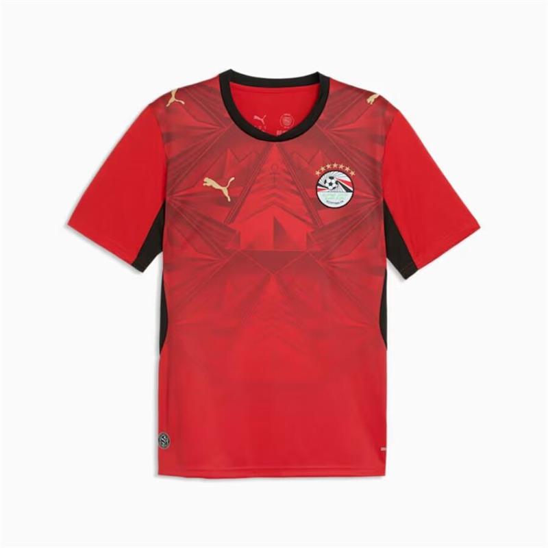 Heimtrikot der Ägypten in der Farbe rot mit Bild der Pyramiden in der Mitte.
