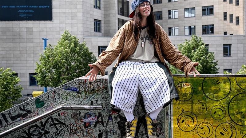 Dubai sein ist alles - oder? Was dieses Jahr angesagt war Auch Billie Eilish trägt gern weiße Socken. (Archivbild)