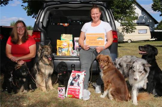 Auch Maren Reese (li.) und Isabell Kathrin Hoyndorf werden für die "Mobile Tiertafel" unterwegs sein.