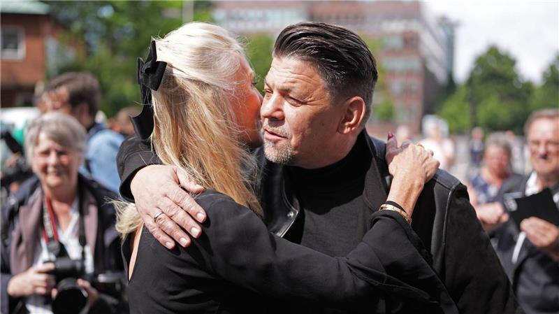 Abschied im Michel - Trauerfeier für Carlo von Tiedemann Auch Marion Fedder und Tim Mälzer sind unter den Trauergästen.