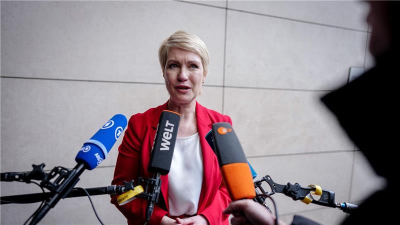 SPD versammelt sich hinter angeschlagener Spitze Auch Mecklenburg-Vorpommerns SPD-Regierungschefin Manuela Schwesig will eine Wahl gewinnen.