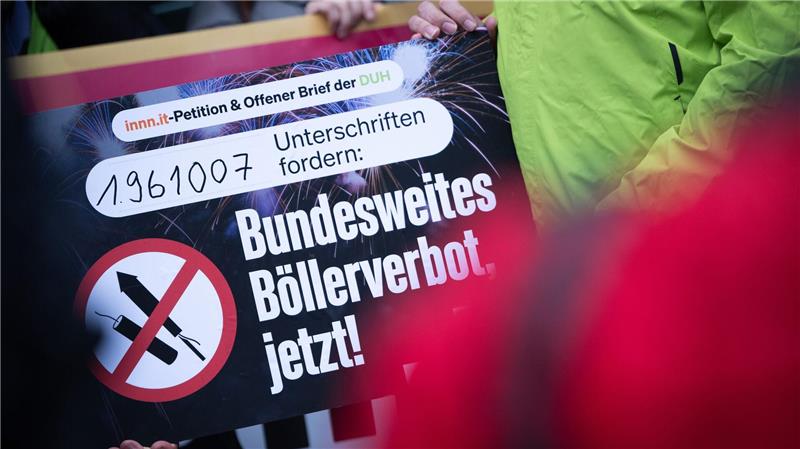 Innenministerkonferenz will kein weitreichendes Böllerverbot Auch Mitglieder der Gewerkschaft der Polizei setzen sich für ein bundesweites Böllerverbot ein. (Archivfoto)