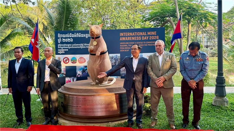 Auch Politiker kamen zur feierlichen Enthüllung.