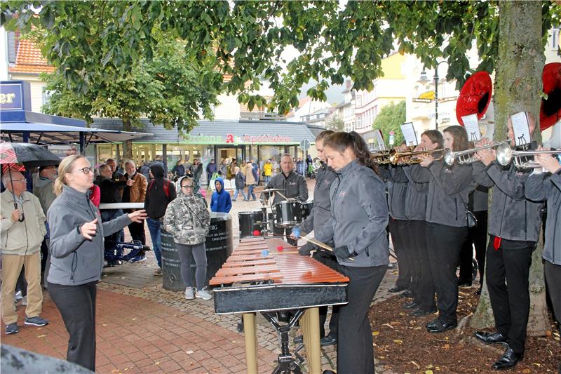 Das Kastanienfest wird Bad Harzburgs letzte große Party Auch Power-Brass aus Sudmerberg sind – wie hier beim Kastanienfest 2019 – am 1. Oktober wieder mit von der Partie. Foto: GZ-Archiv