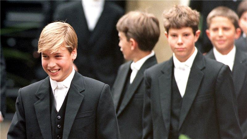 Auch Prinz William gehört zu den Absolventen. Hier ist er an seinem ersten Tag an der Schule im Jahr 1995 zu sehen. (Archivbild)