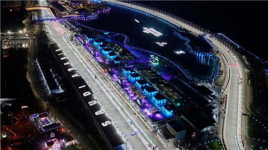 Auch Qualifying und Rennen finden unter Flutlicht statt. 