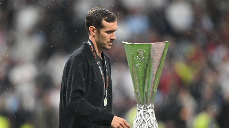 Auch SC-Trainer Julian Schuster durfte den Pokal nicht anfassen.