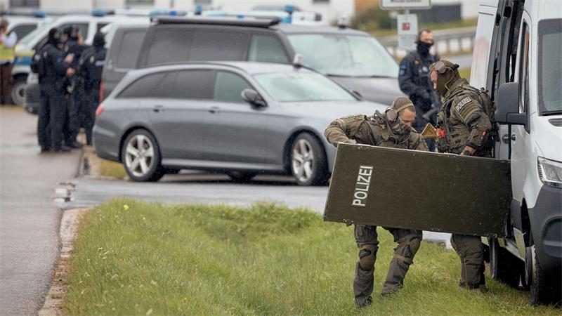 Jäger mit zehn Waffen - Motivsuche beim Schützen von Berngau Auch Spezialkräfte waren nach Schüssen in der Oberpfalz im Einsatz.