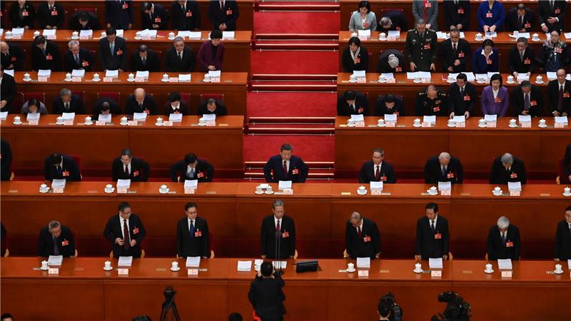 Auch Staats- und Parteichef Xi Jinping verfolgt in der Großen Halle des Volkes des Auftakt des Volkskongresses. 