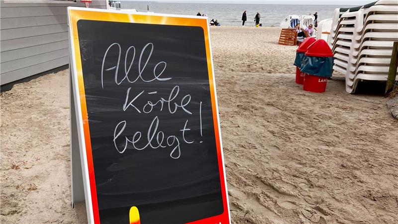 Auch Tagesgästen und Spontanurlaubern wird geraten, online einen Strandkorb zu reservieren - um vor Ort nicht lange nach einem freien Korb suchen zu müssen. (Symbolbild)