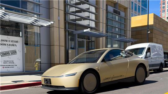 Auch Teslas geplantes Robotaxi ohne Lenkrad und Pedale soll nur mit Kameras als Sensoren auskommen. (Archivbild)