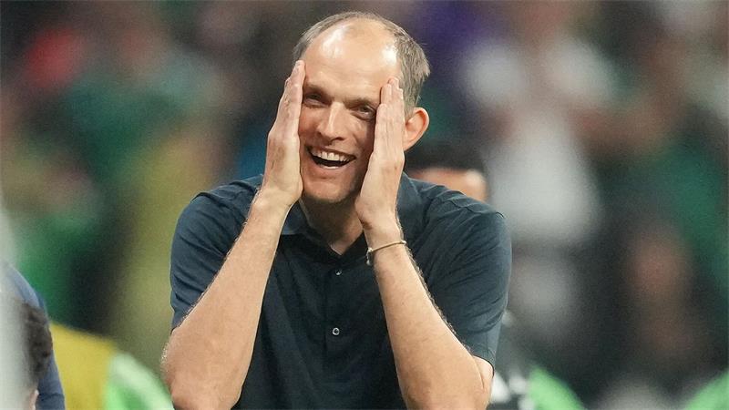 Auch Thomas Tuchel kann kaum fassen, was das für ein Spiel war, 