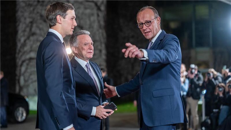 Europäer bieten Schutztruppe für Ukraine an Auch Trumps Vertreter Kushner und Wittkoff waren beim Treffen mit Merz dabei.