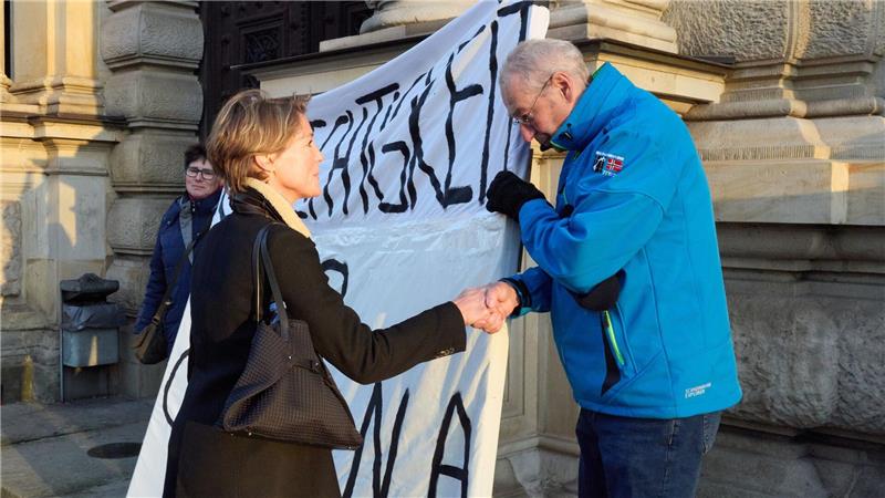 Mutmaßlicher Entführer: Bekamen im Block-Hotel Alias-Namen Auch am 26. Verhandlungstag sind Unterstützer von Christina Block zum Landgericht gekommen.