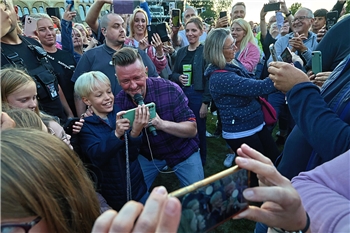 Auch am Samstag füllt sich die Kaiserpfalzwiese: Ben Zucker gibt ein Konzert.