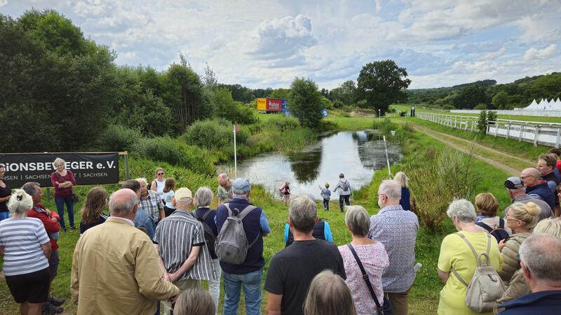 Auch an den Salzmannsee führt es die Besucher. Durchritten wird dieser am Sonntag beim traditionellen Seejagdrennen.