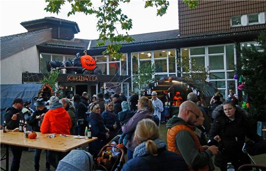Auch auf dem Außengelände der Begegnungsstätte ist bei Schelloween einiges los. Foto: Epping