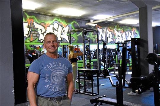 Auch bei Jörg Müller im Fitnessstudio Twins Gym ist es deutlich unruhiger, als noch im Dezember. Foto: Fricke