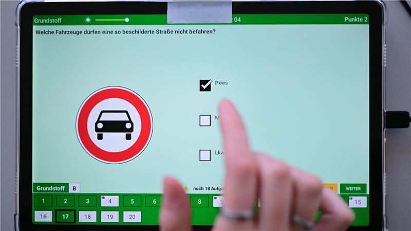 Was bringt die Reform für günstigere Führerscheine? Auch bei der Theorie-Prüfung sind Änderungen geplant. (Archivbild)