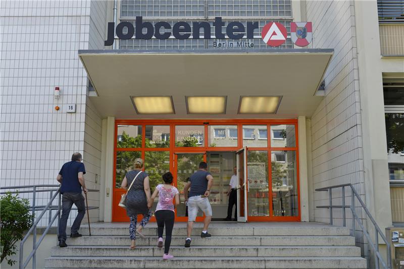 Auch beim Bürgergeld können Jobcenter Sanktionen verhängen - allerdings nicht mehr so schnell. Foto: Bildagentur-online/Schoening/pA