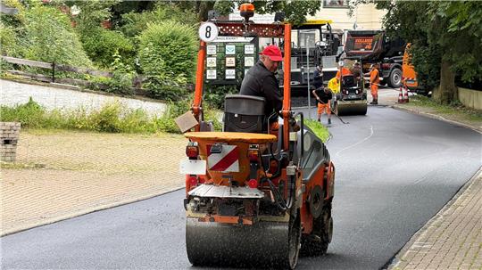 Auch damit die Verkehrsteilnehmer innerörtlich eine intakte Umleitungsstrecke haben, hat die Stadt Braunlage die Schlaglöcher in der Straße „Am Steinfeld“ beseitigt.