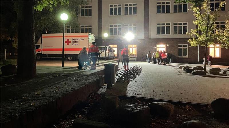 Weltkriegsbombe in Hamburger Ausgehviertel entschärft Auch das Deutsche Rote Kreuz war im Einsatz.