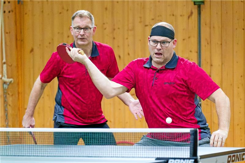 Ab 2027: Einheitliche Ligen im Tischtennis in Niedersachsen Auch das Team von Stephan Fellmann (li.) und Rico Weimann spielt künftig nur noch zwei Doppel und acht Einzel. Foto: F. Drechsler