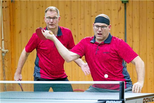 Auch das Team von Stephan Fellmann (li.) und Rico Weimann spielt künftig nur noch zwei Doppel und acht Einzel. Foto: F. Drechsler