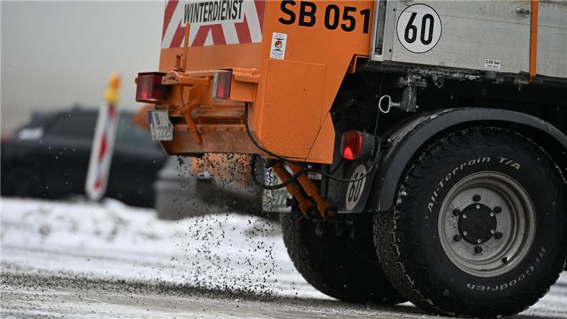 Auch das Wochenende startet mit Glättegefahr. 