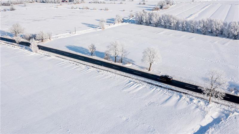 Winter war milder, trockener und sonniger als im Mittel Auch das gab es diesen Winter: schneebedeckte Felder. (Archivbild)