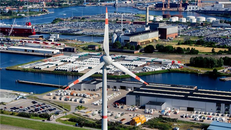 Niedersachsen will Seehäfen ausbauen Auch der Hafen in Emden spielt eine Rolle in den Ausbauplänen der Landesregierung. (Archivbild)