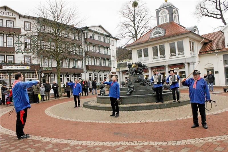 Auch der Platz Stadtmitte ist einer der Auftrittsorte, an denen die Peitschenknaller am Silvestertag ein kleines Konzert geben werden. Sie starten um 10 Uhr am Bahnhof und werden gegen 10.15/10.30 Uhr am Jungbrunnen erwartet.  Archivfoto: Seltmann