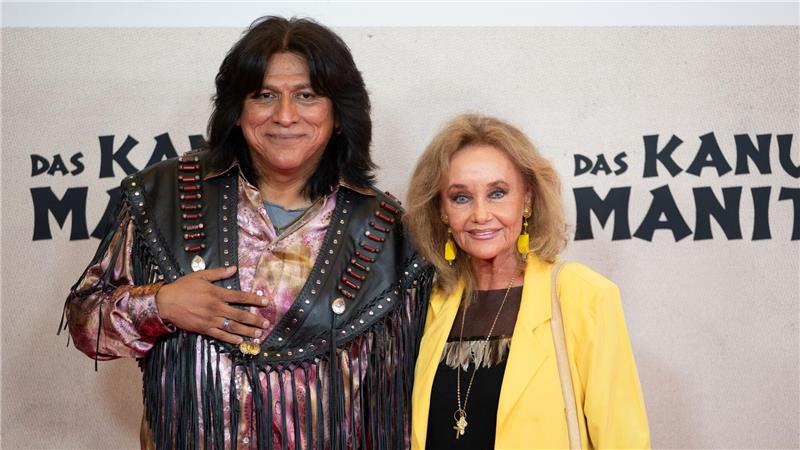 Auch der Schauspieler Alan Tafoya, Jicarilla Apache aus New Mexico, war dabei - und die Witwe des ehemaligen „Winnetou“-Darstellers Pierre Brice, Hella Brice.