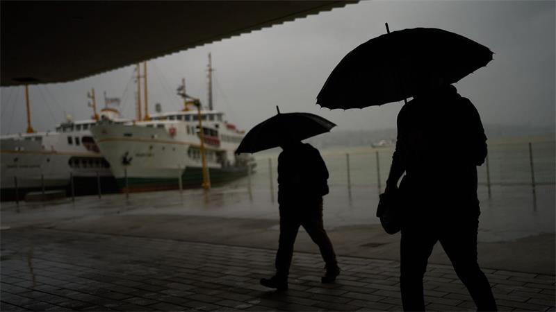 Türkei droht nach Überschwemmungen weiterer Starkregen Auch der Verkehr in Istanbul war durch das Unwetter eingeschränkt.