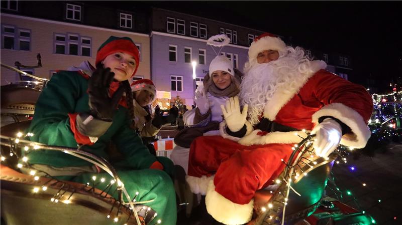Auch der Weihnachtsmann ist mit dabei.