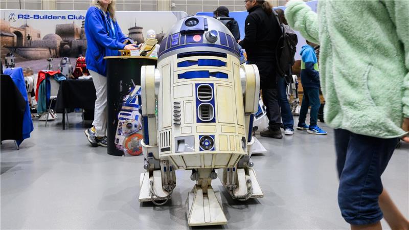 „Maker Faire“ lockt Bastler und Tüftler nach Hannover Auch der aus Star Wars bekannte R2-D2 besucht die Erfinder- und Tüftlermesse „Maker Faire“ in Hannover.