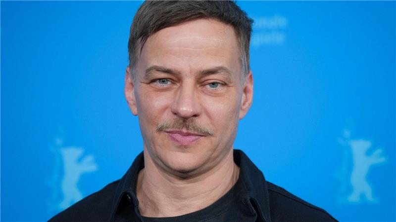 Auch der international bekannte Schauspieler Tom Wlaschiha („Game of Thrones“, „Stranger Things“) spielt in der neuen ARD-Serie mit. (Archivbild)