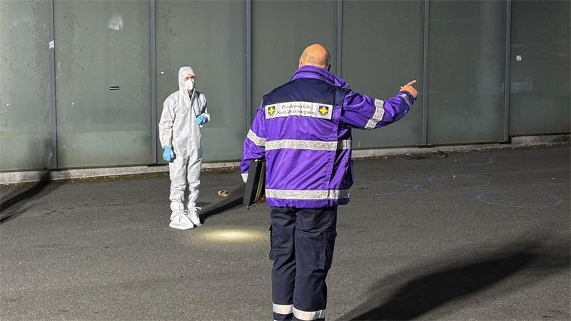 Frau mit Machete getötet - Zeugen überwältigen Ehemann Auch der psychosoziale Notdienst war im Einsatz.