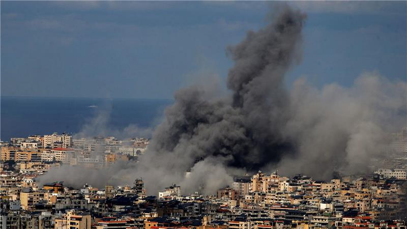 Auch die Angriffe zwischen Israel und dem Libanon reißen nicht ab - hier eine Explosion im Süden Beiruts.