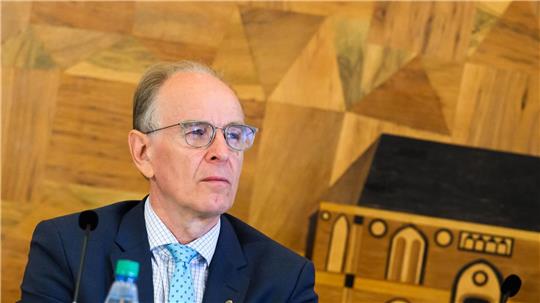 Auch die Aufarbeitung sexualisierter Gewalt wird Landesbischof Ralf Meister bei der Synode beschäftigen. (Archivbild)