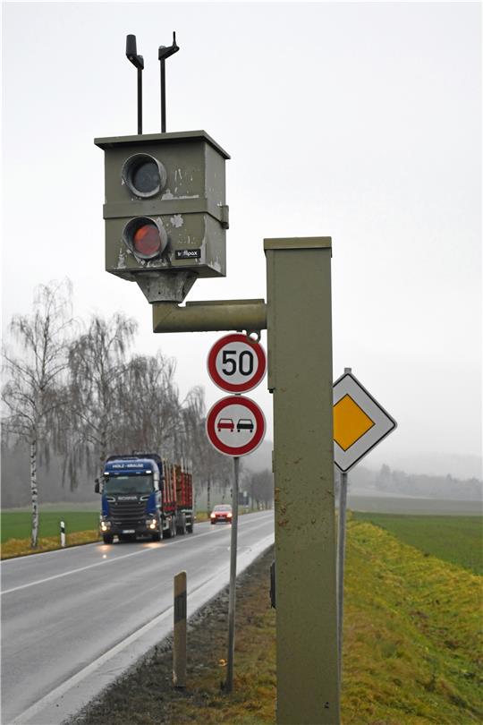 Auch die Blitzerüberwachung konnte den tödlichen Unfall vom August an der Upener Kreuzung nicht verhindern. Jetzt gilt dort zusätzlich Tempo 50.  Fotos: Gereke