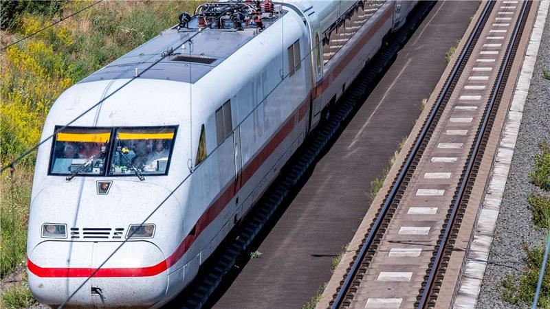 Auch die Deutsche Bahn testet den Siemens-Hochgeschwindigkeitszug  Velaro Novo. (Archiv)