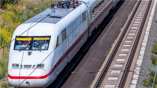 Auch die Deutsche Bahn testet den Siemens-Hochgeschwindigkeitszug  Velaro Novo. (Archiv)